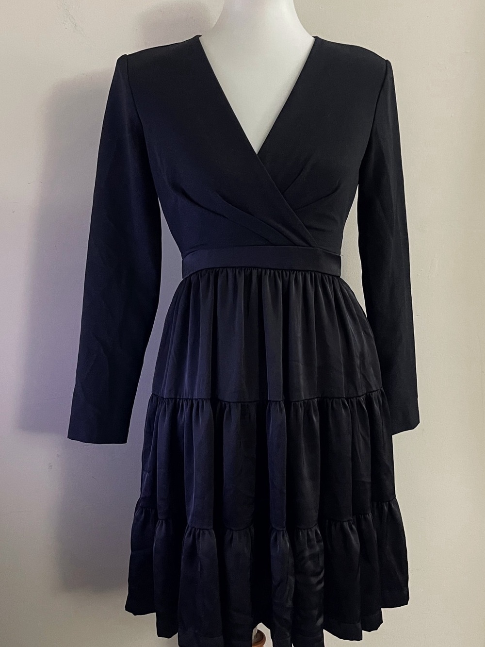 Zarr Collection Long-Sleeve Black V-Neck Tiered Dress Party Chic Classic